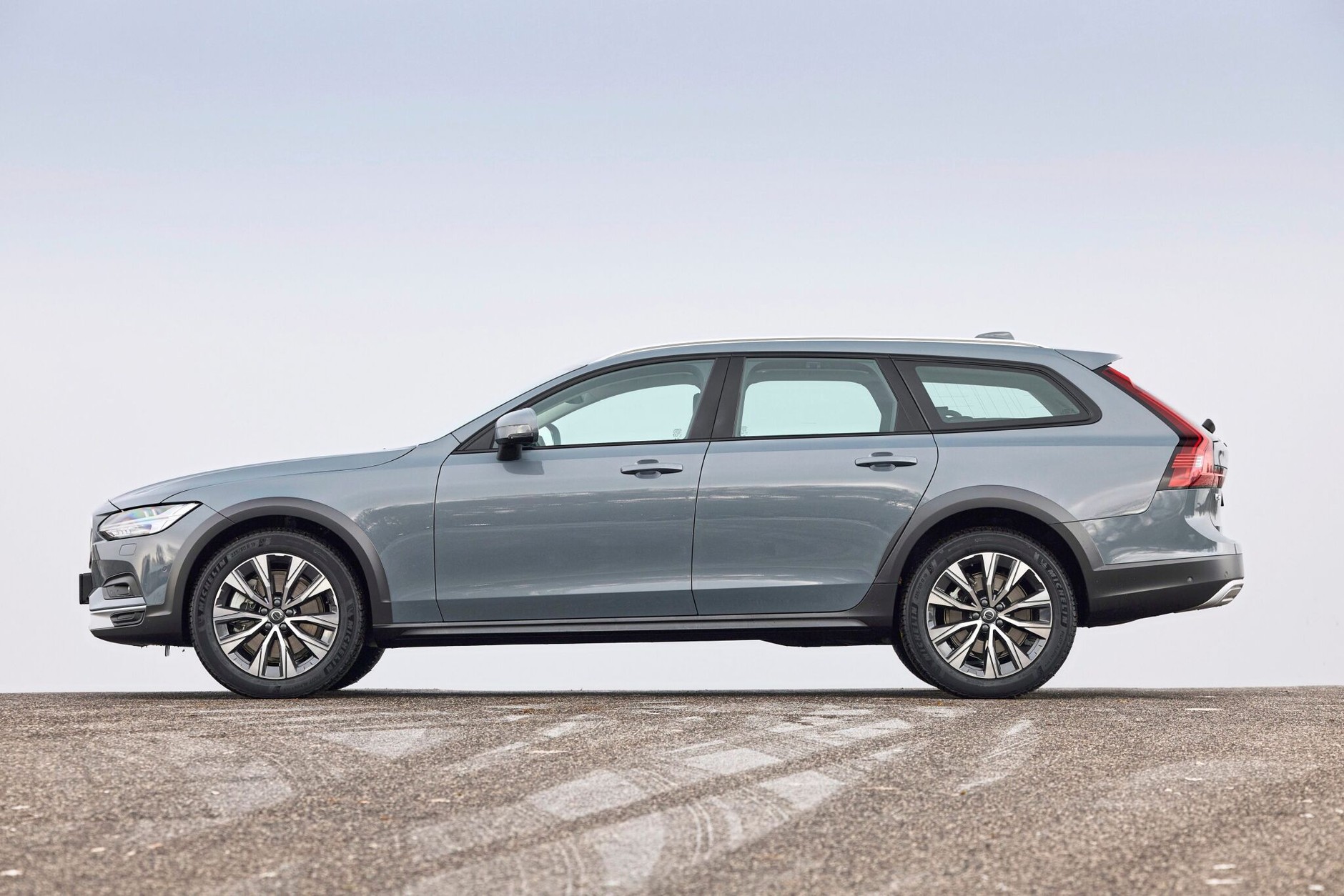 Volvo V90 Cross Country D5