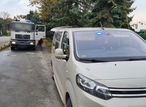 Inspektorzy ITD zatrzymali niszczyciela dróg. Pompogruszka przeładowana betonem