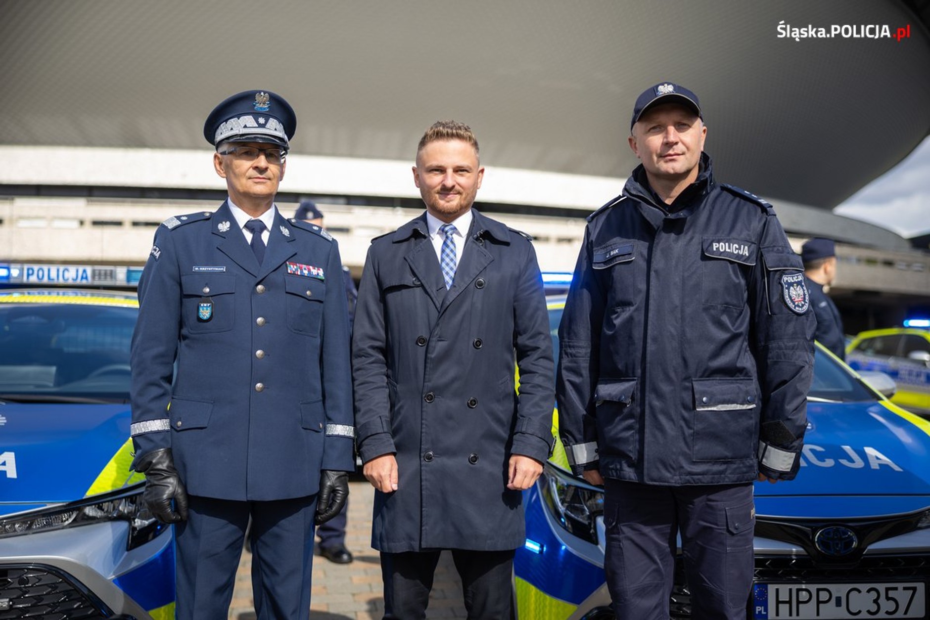 Policjanci ze Śląska dostali nowe radiowozy. Są hybrydowe