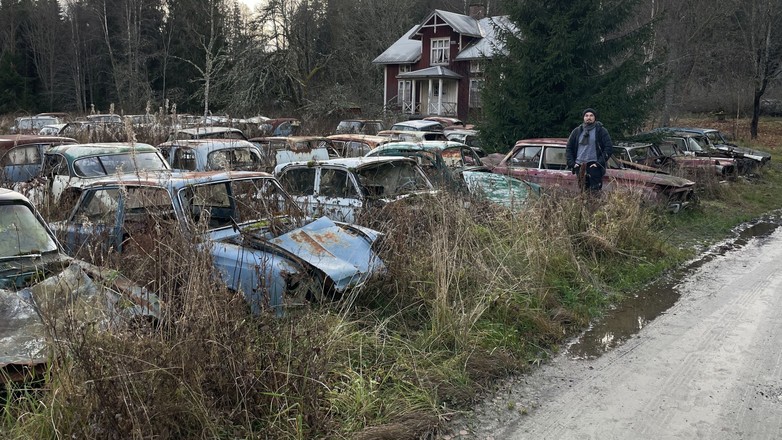 Cmentarzysko samochodów w Bastnas w Szwecji
