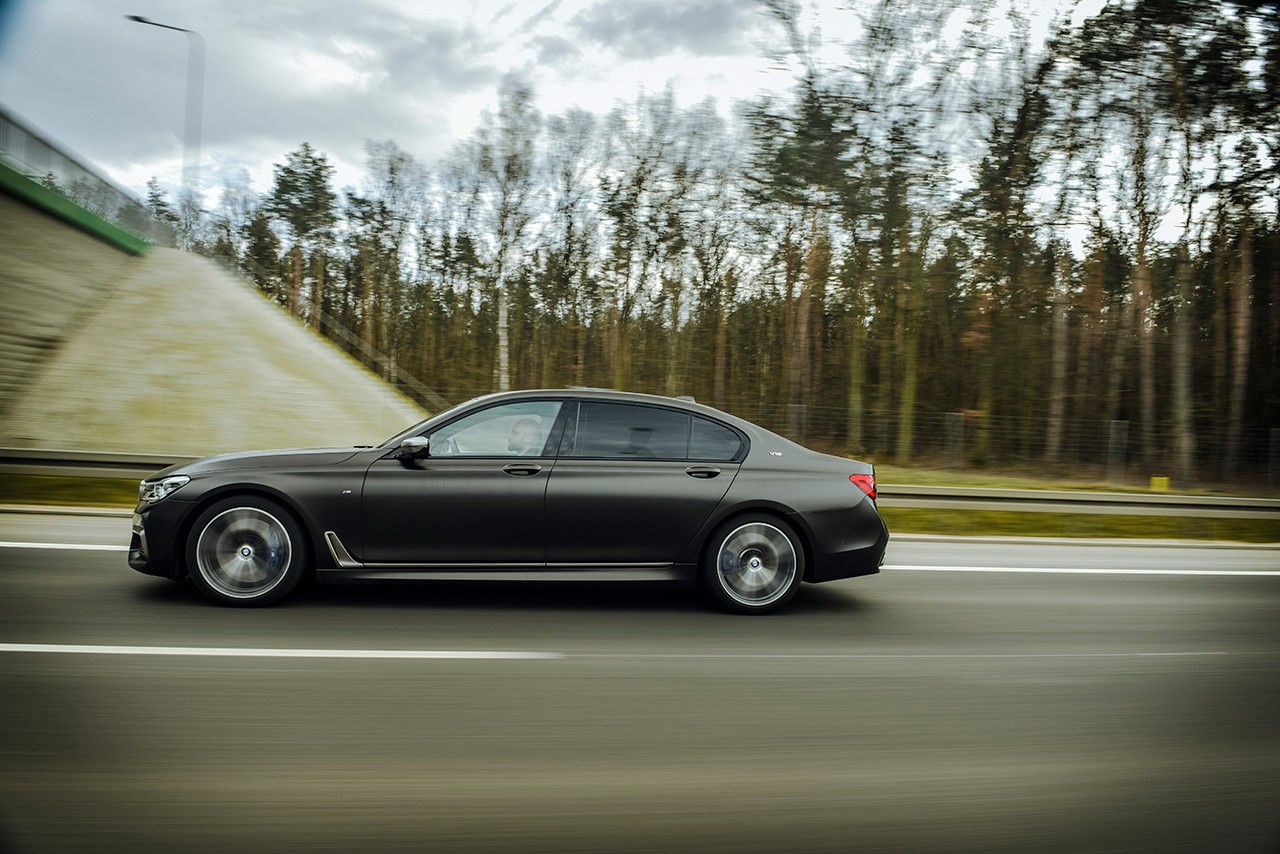 BMW M760Li