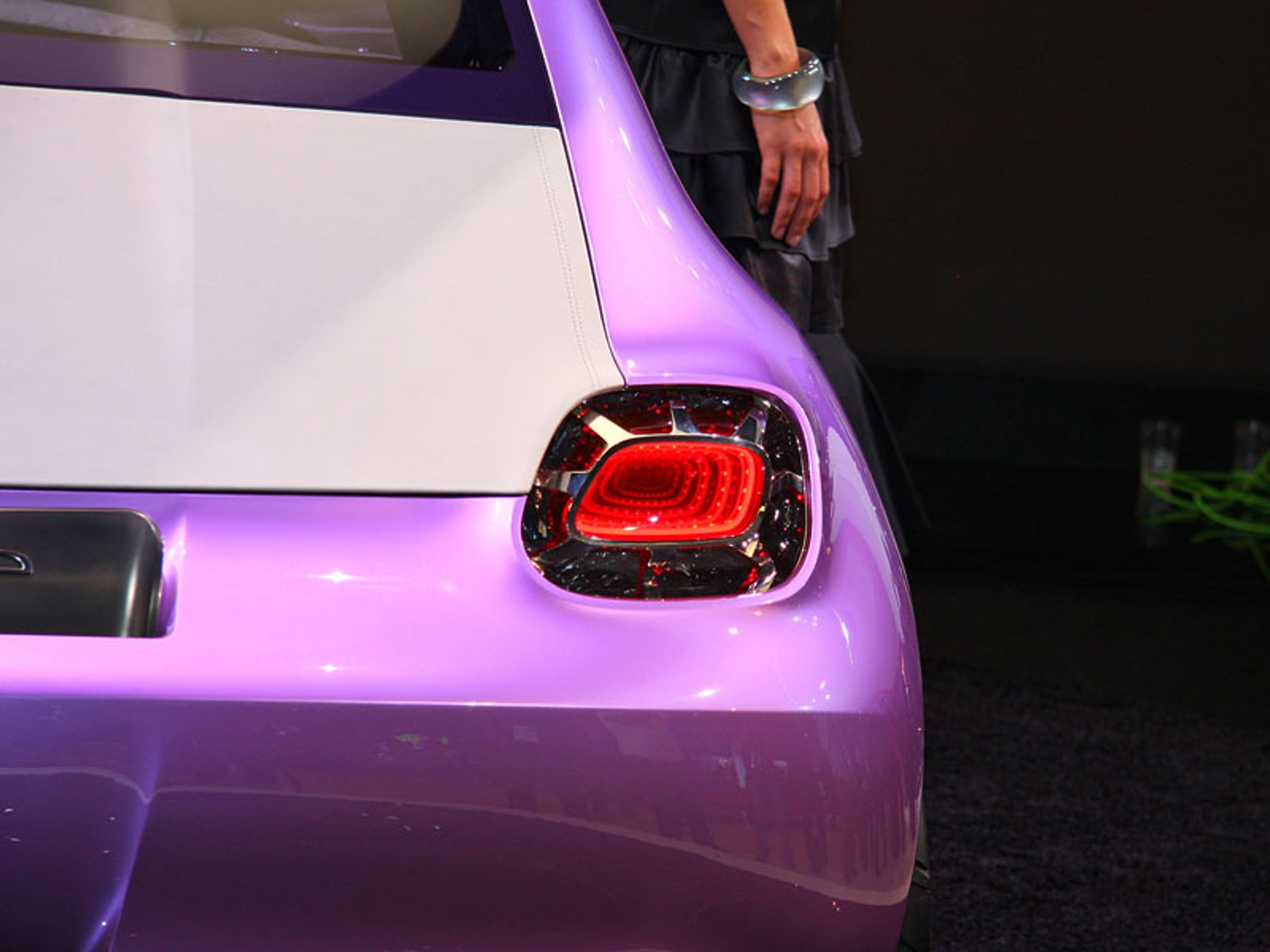 IAA Frankfurt 2009: prototyp Citroën REVOLTE - szczególnie dla pań... (fotogaleria)