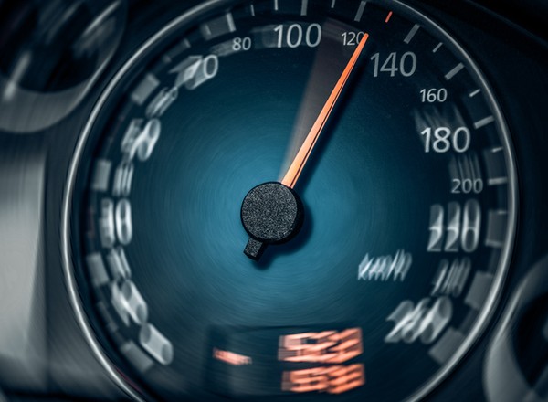 Pani prawnik pokazała, jak przekracza prędkość o 85 km/h. Samorząd radcowski reaguje