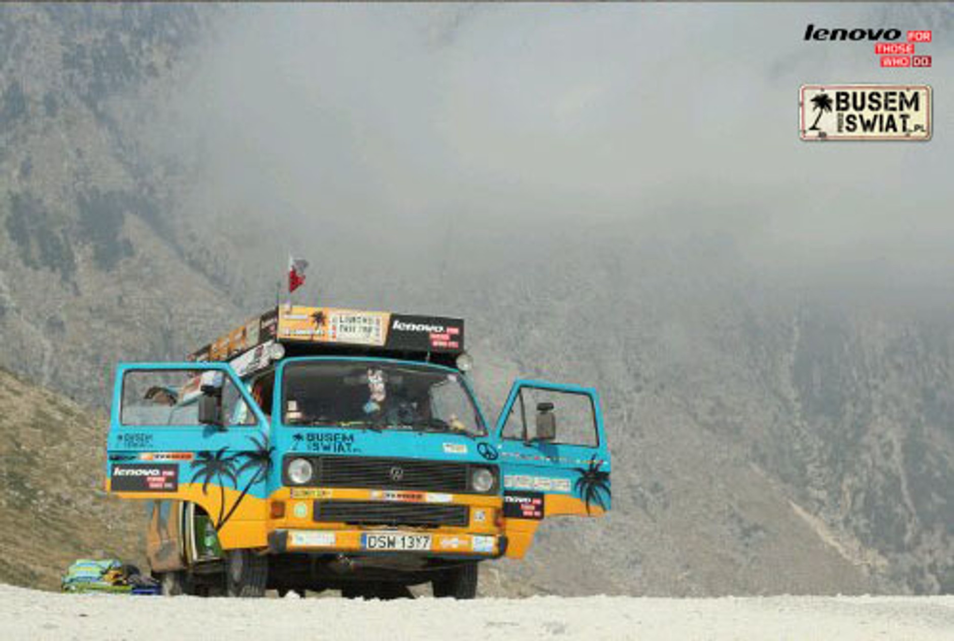 Volkswagenem Transporterem przez świat