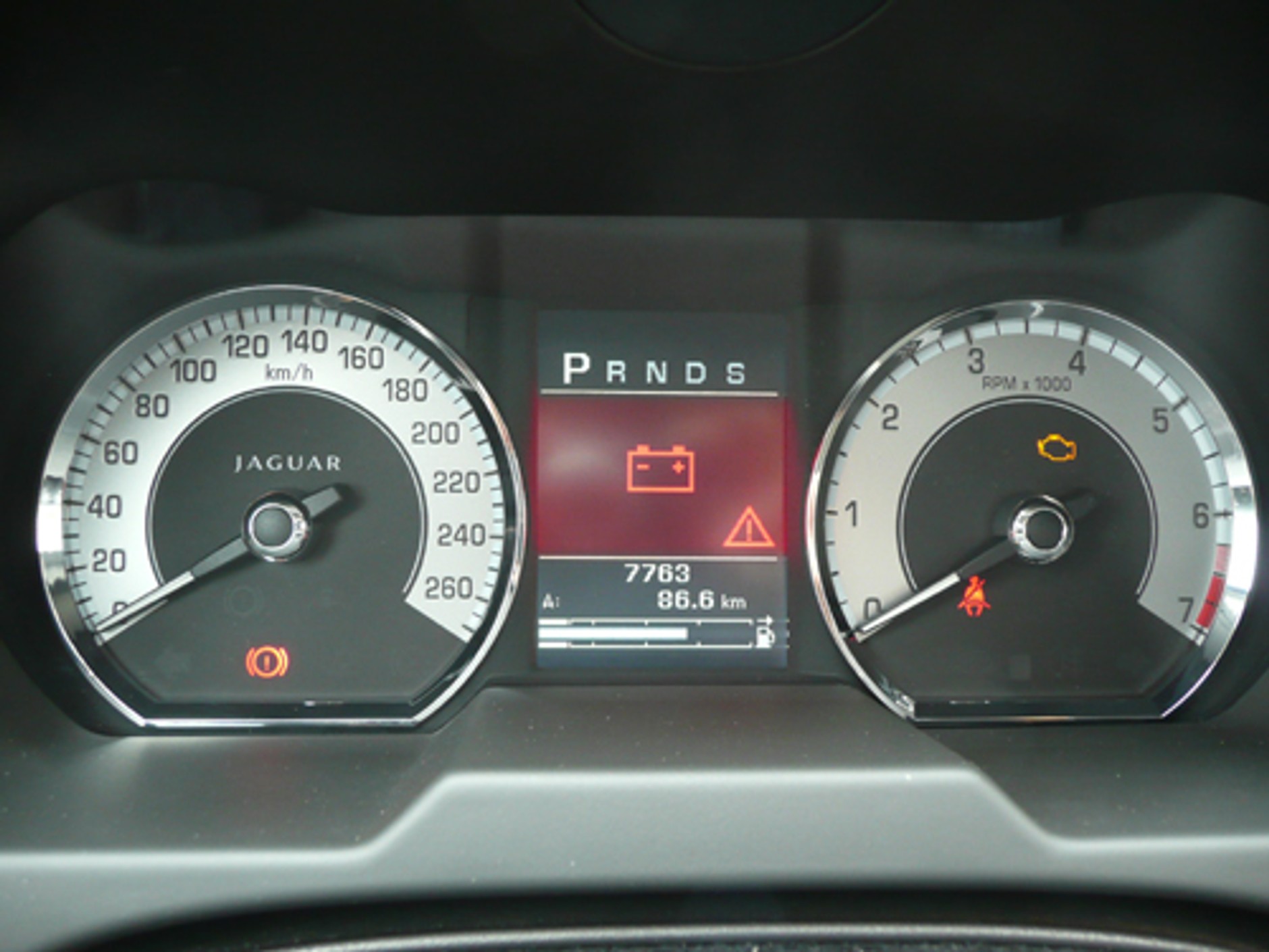 Jaguar XF 4.2 V8 Supercharged - Wybuchowa Mieszanka