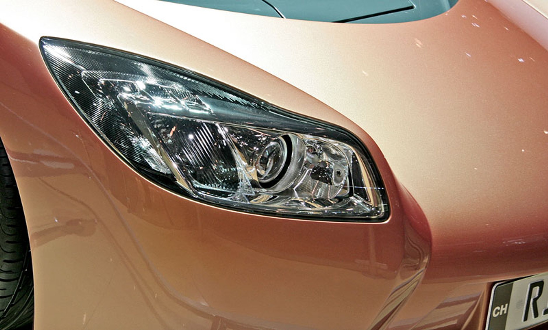 Genewa 2009: Rinspeed iChange – elektryczny bolid dla trzech osób