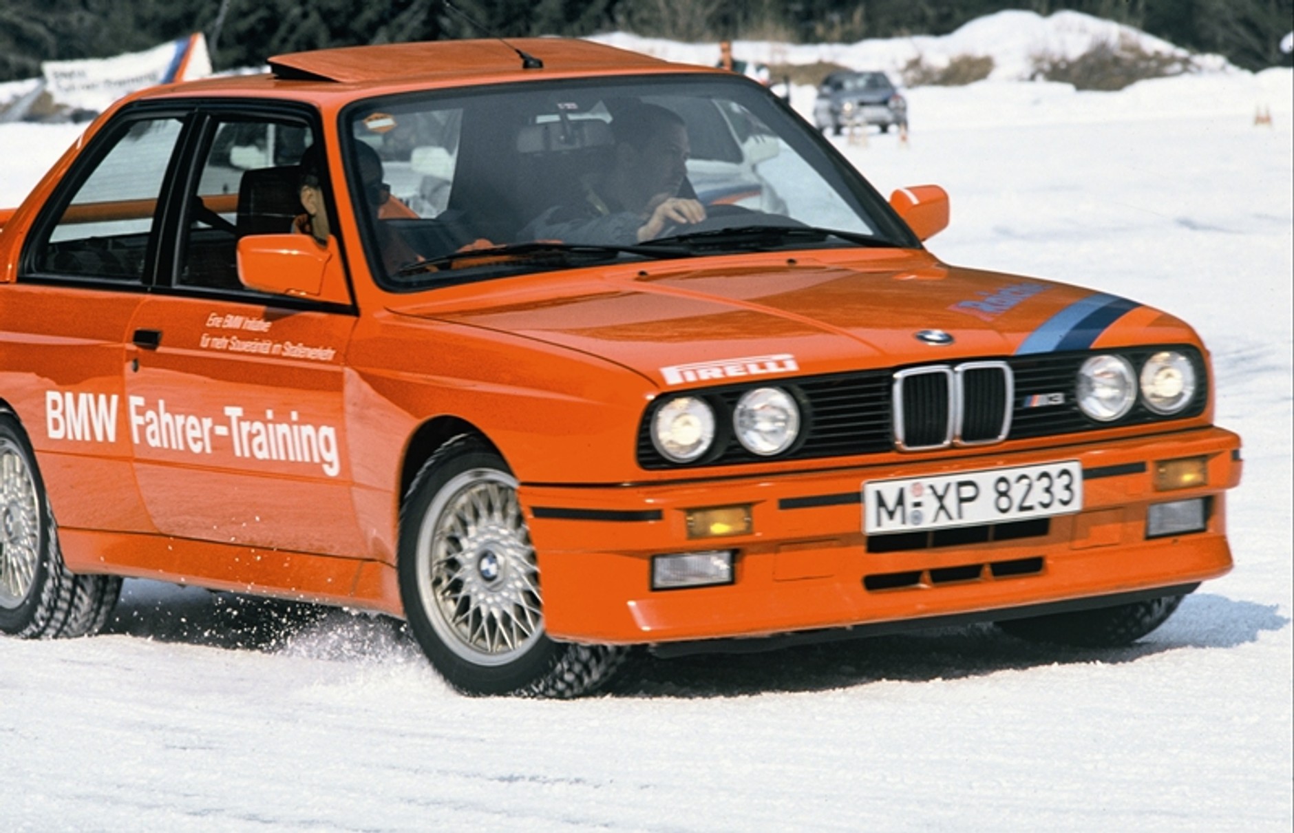 Mercedes i BMW szaleją na śniegu