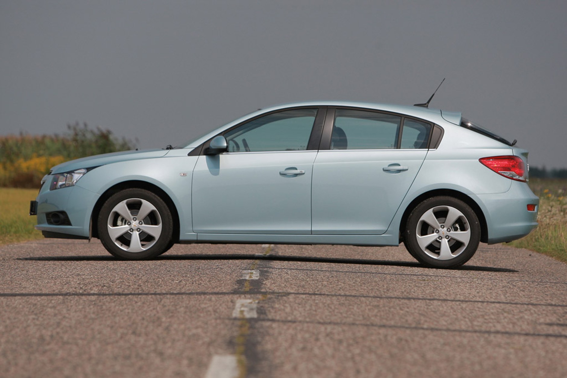 Cruze hatchback: czy Chevrolet pokona Volkswagena Golfa