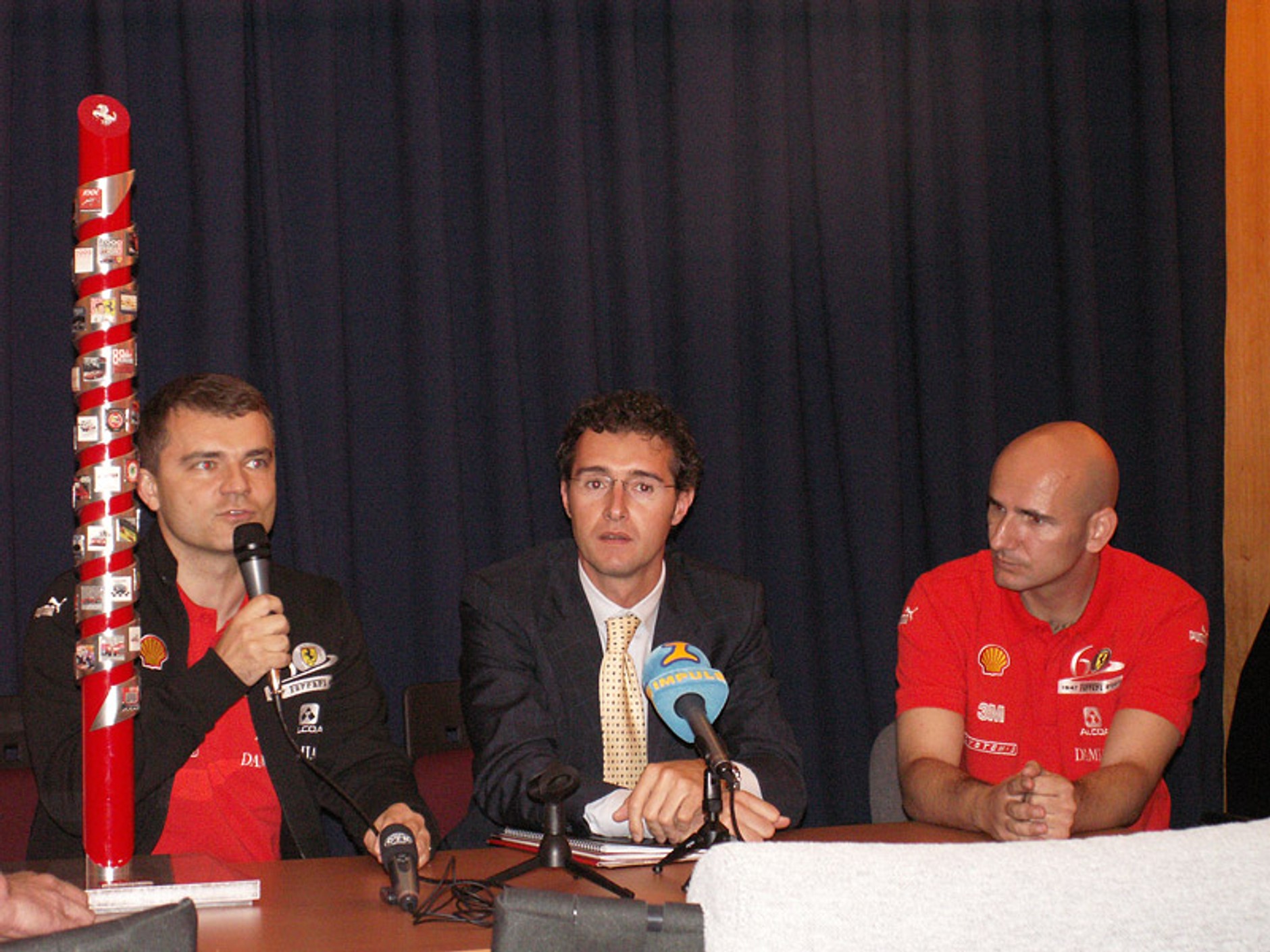 Pięćdziesiąt aut Ferrari: światowa sztafeta w Pradze!