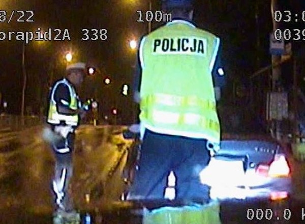 Kierowca BMW chciał dać popis. Przyczajona policja tylko na to czekała [WIDEO]