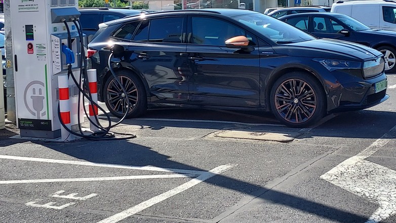 Skoda Enyaq 2022 80 kWh, stacja ładowania Greenway w Wałbrzychu