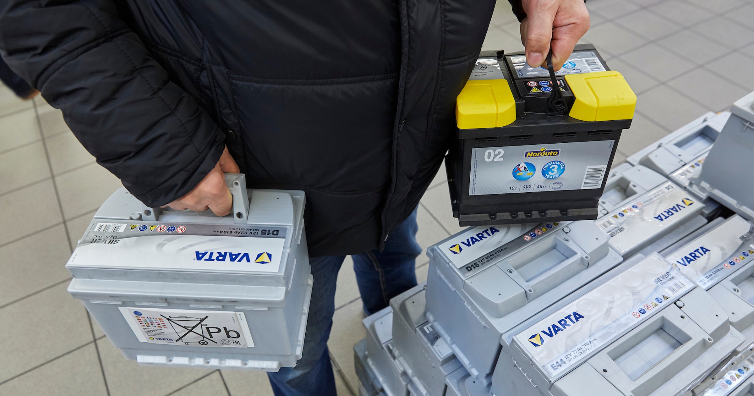Kupno akumulatora w zwykłym sklepie to czasem optymalny wybór