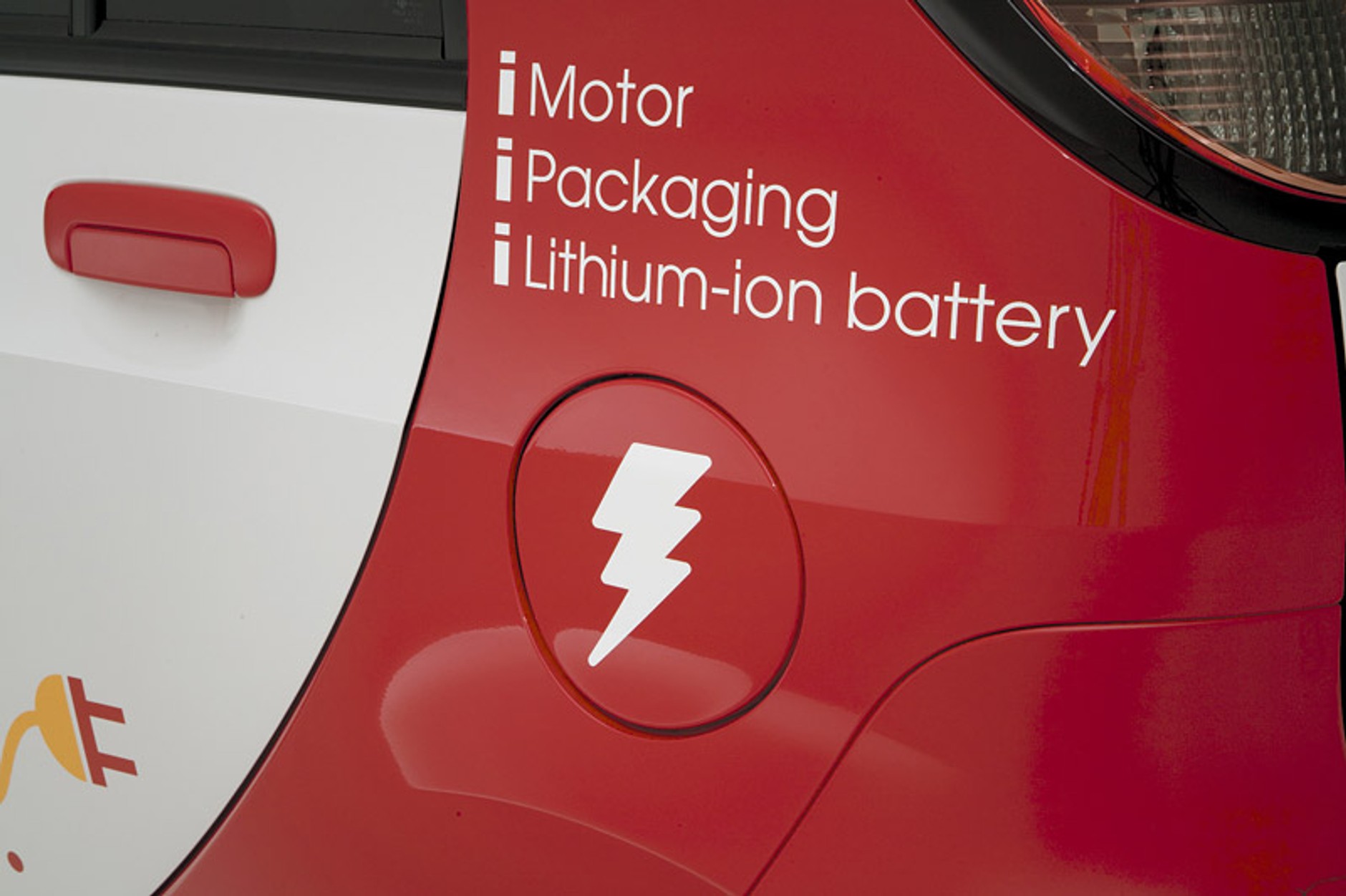 Mitsubishi: zainteresowanie elektrycznym i-MiEV zmusza producenta do zwiększenia produkcji