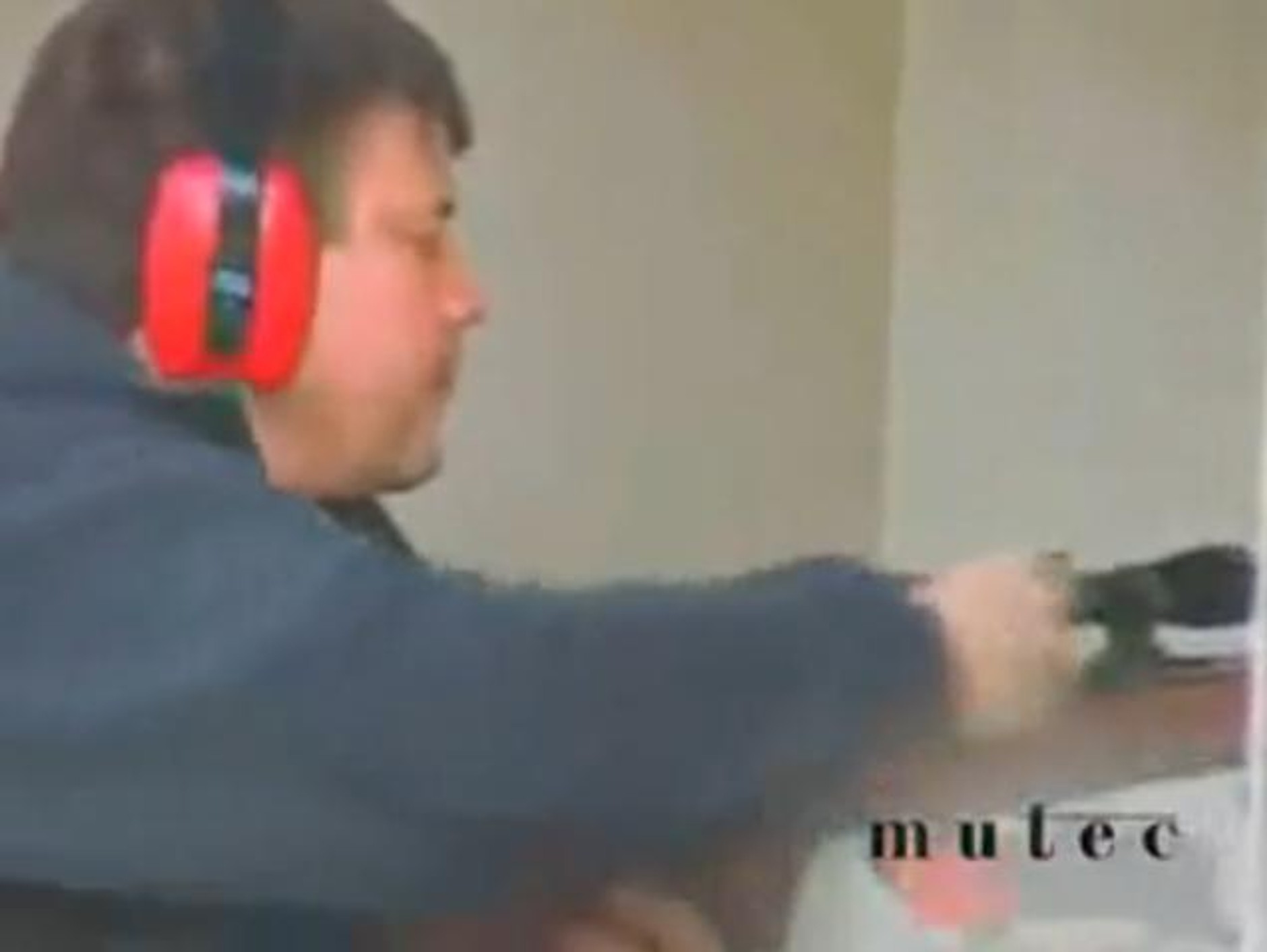 Rolls-Royce pod ostrzałem