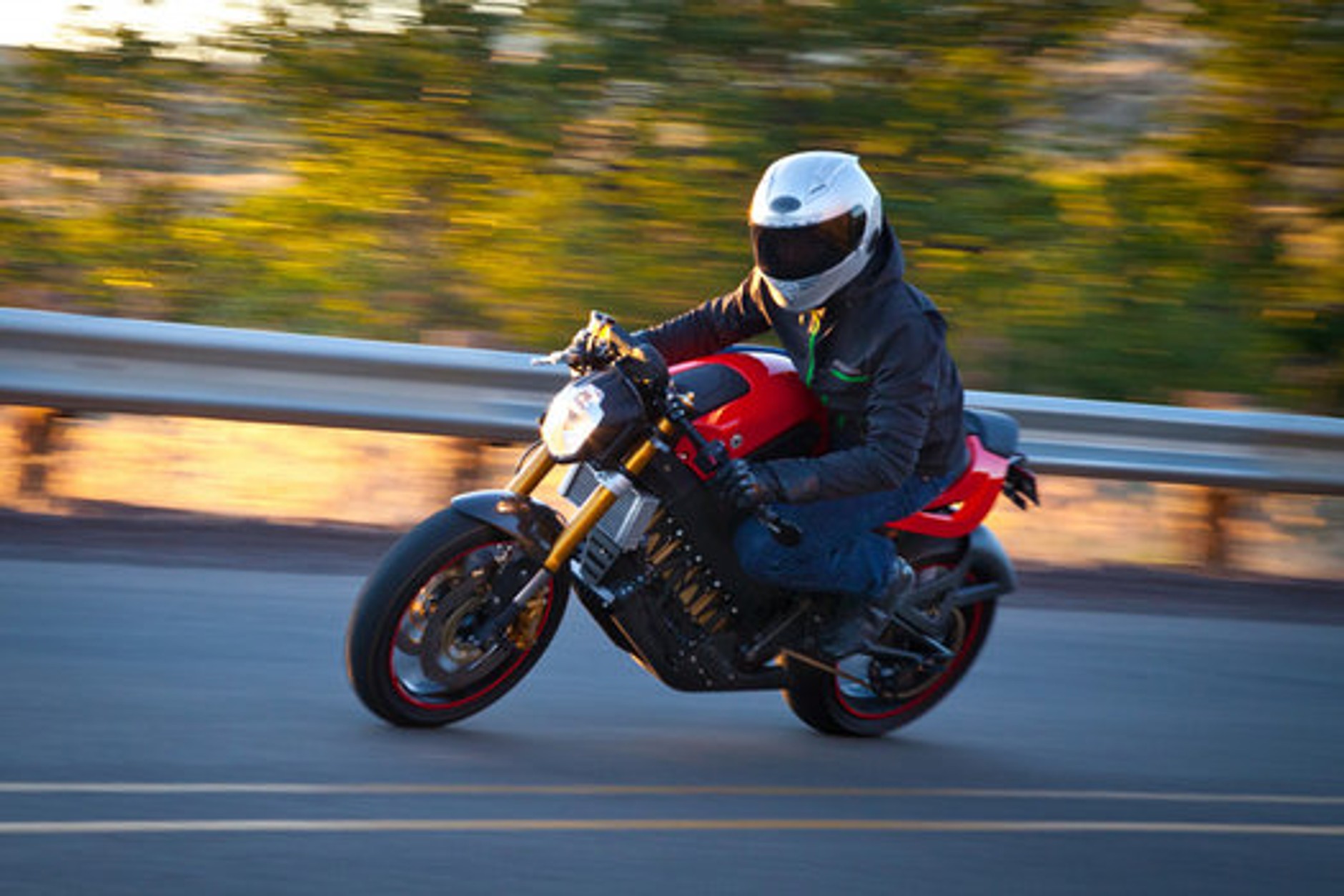 Brammo Empulse – elektryczny motocykl, który wyciąga 160 km/h