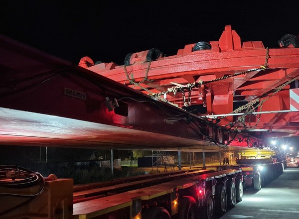 Największy transport w historii przejedzie autostradą A1. Nocą lepiej omijać tę drogę