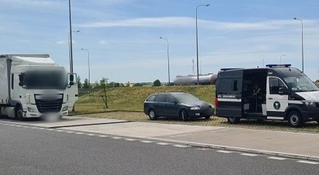 Kierowca ciężarówki jechał za szybko