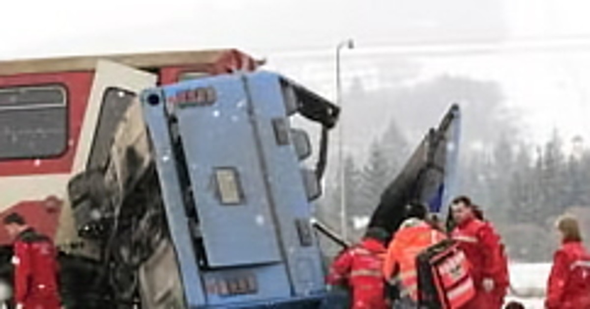 Słowacja: pociąg uderzył w autobus - zginęło 12 osób