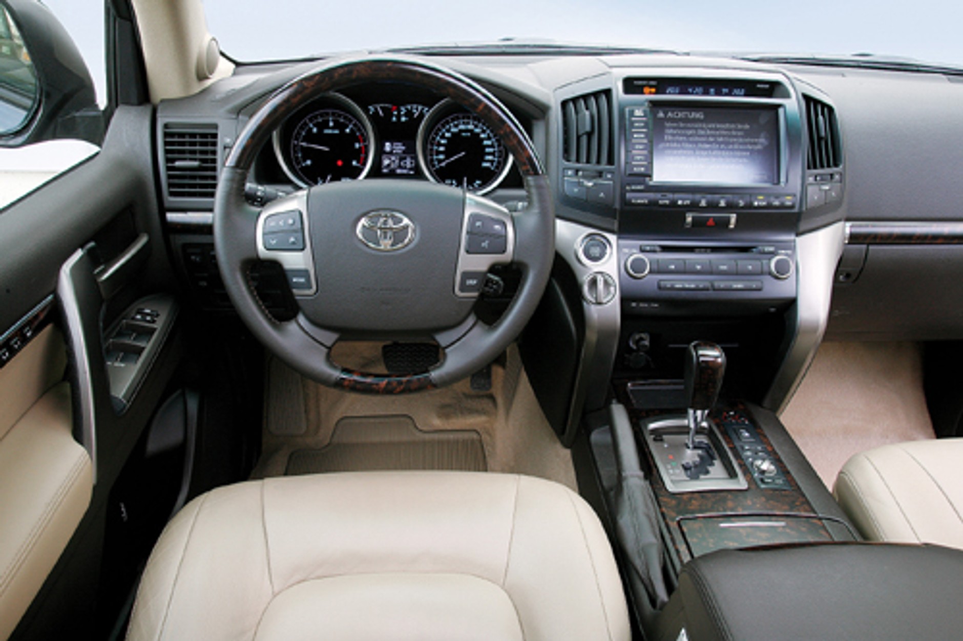 Toyota Land Cruiser V8 4.5 d-4d kontra Audi Q7 4.2 tdi, Mercedes GL 420 CDI i Range Rover TDV8 - Arystokracja w terenie