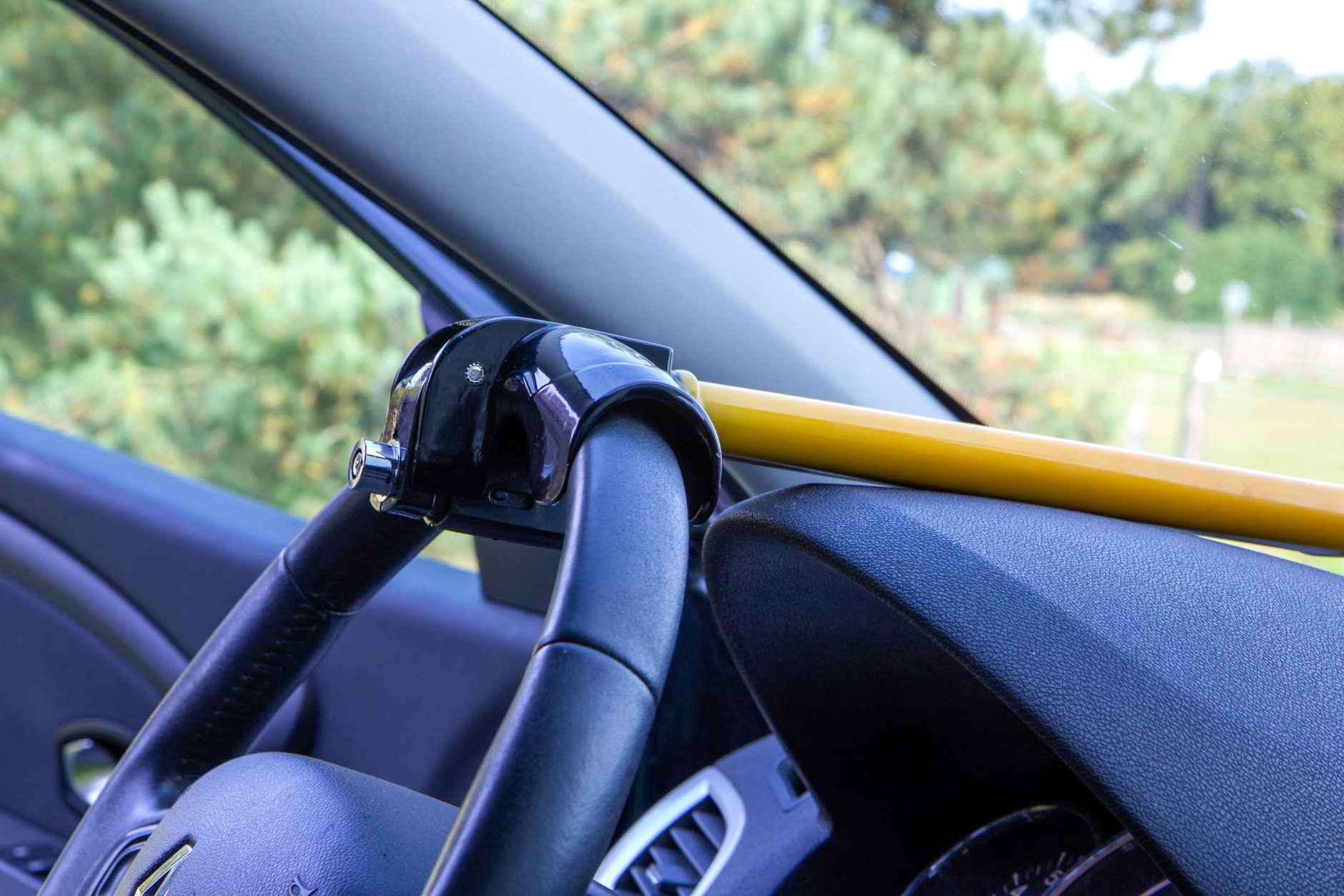 Lata 90. dzwonią i proszą o oddanie blokady kierownicy