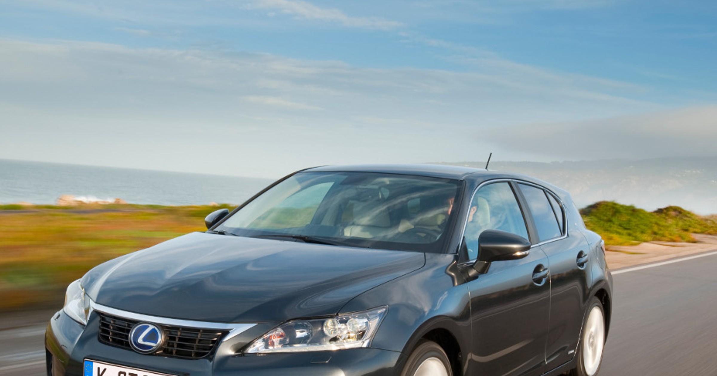 Ile kosztuje  w Polsce Lexus CT200h?