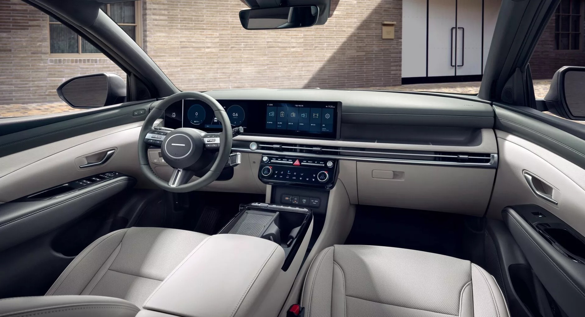 Hyundai Tucson po liftingu: środek podobny do tego, jaki znajdziemy w elektrycznych modelach tej marki. Wewnątrz to zupełnie nowy model!
