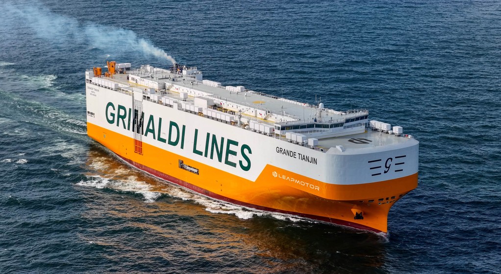 Samochodowiec Grande Tianjin do transportu samochodów Leapmotor