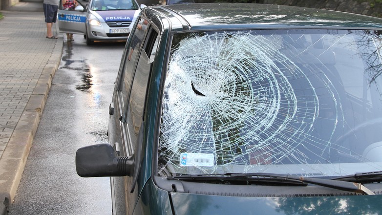 Potrącenie człowieka samochodem to (przynajmniej tak było do tej pory) bardzo poważna sprawa