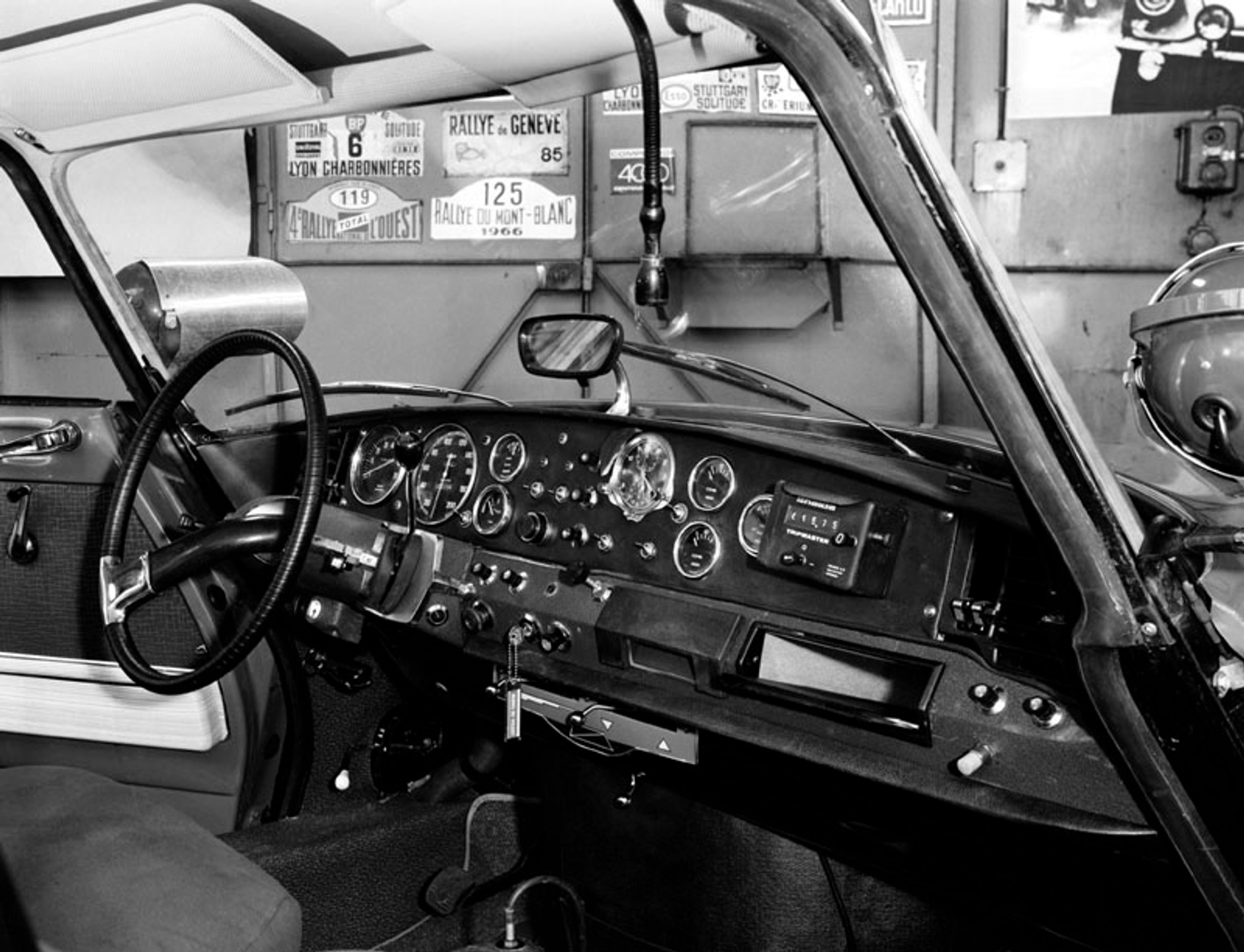 50 kultowych aut w Paradzie Zabytkowych Citroënów w Warszawie (3.10)