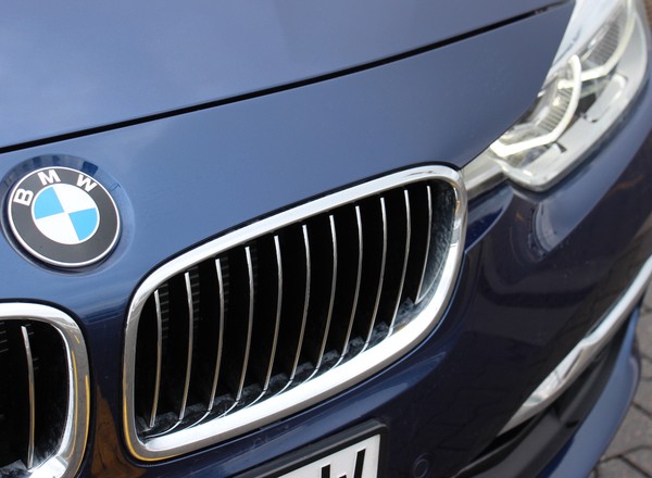 Prawie 3 tys. nowych BMW wrasta na placu od 2015 r. O co chodzi?