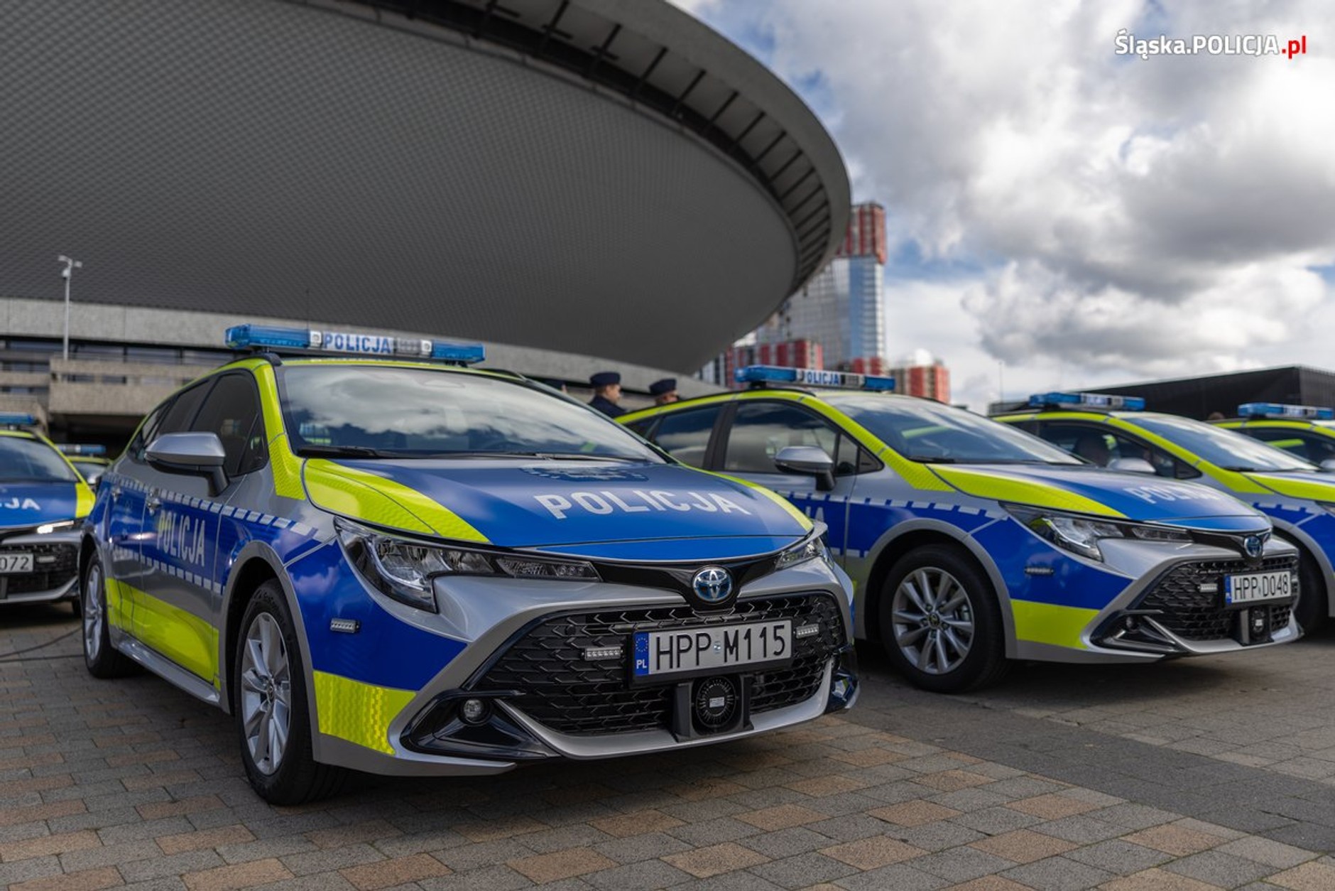 Policjanci ze Śląska dostali nowe radiowozy. Są hybrydowe