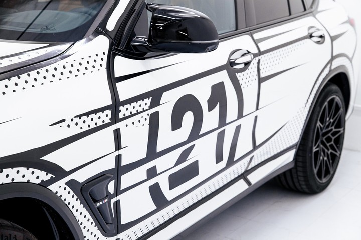 Nowy Art Car - Joshua Vides pomalował BMW X4 M Competition