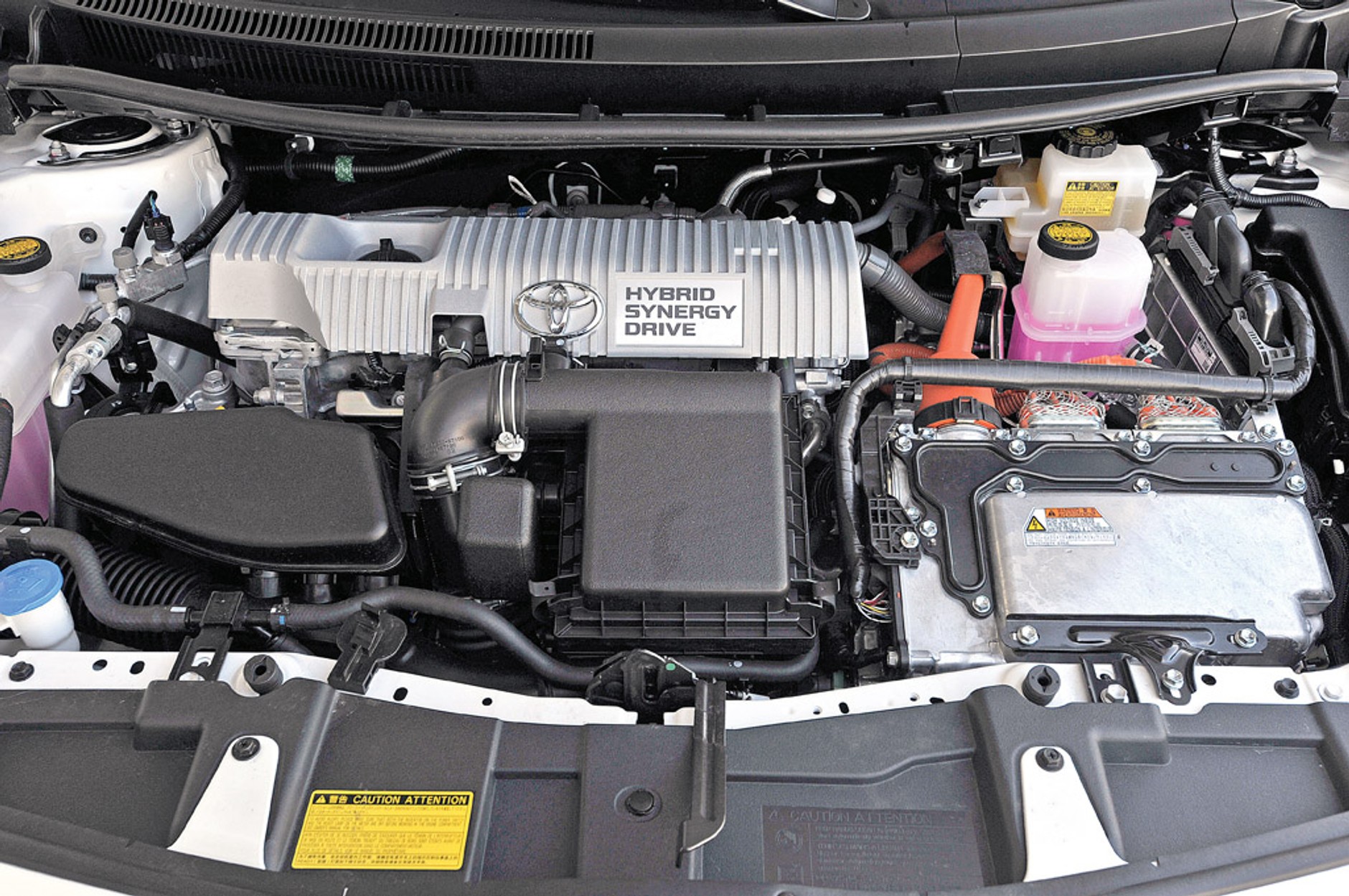 Auris 1.8 HSD kontra Auris 2.0 D-4D: diesel kontra hybryda, dwie drogi do niskiego spalania