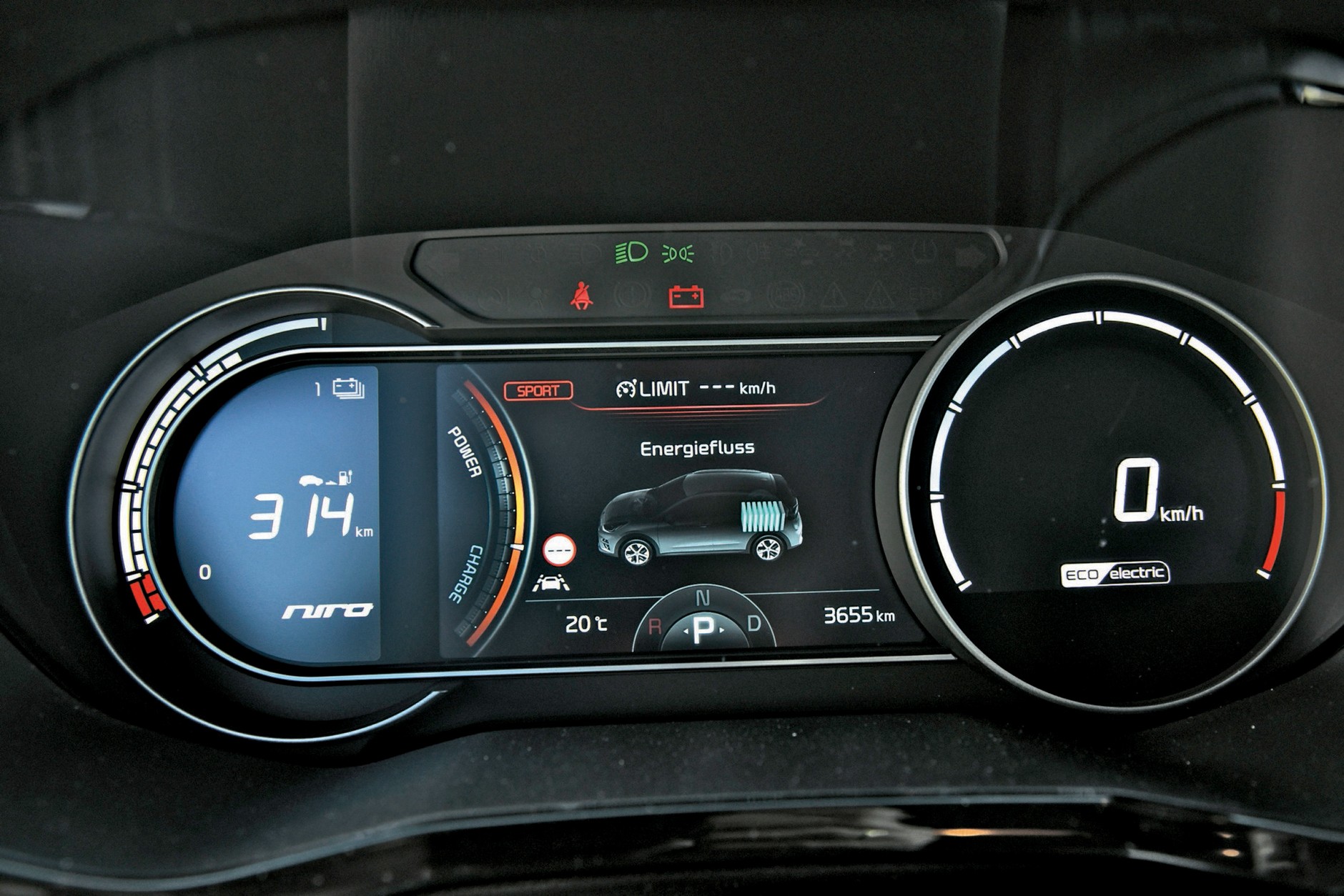 Czy ten duet zelektryfikuje motoryzację? Mercedes EQA kontra Kia e-Niro