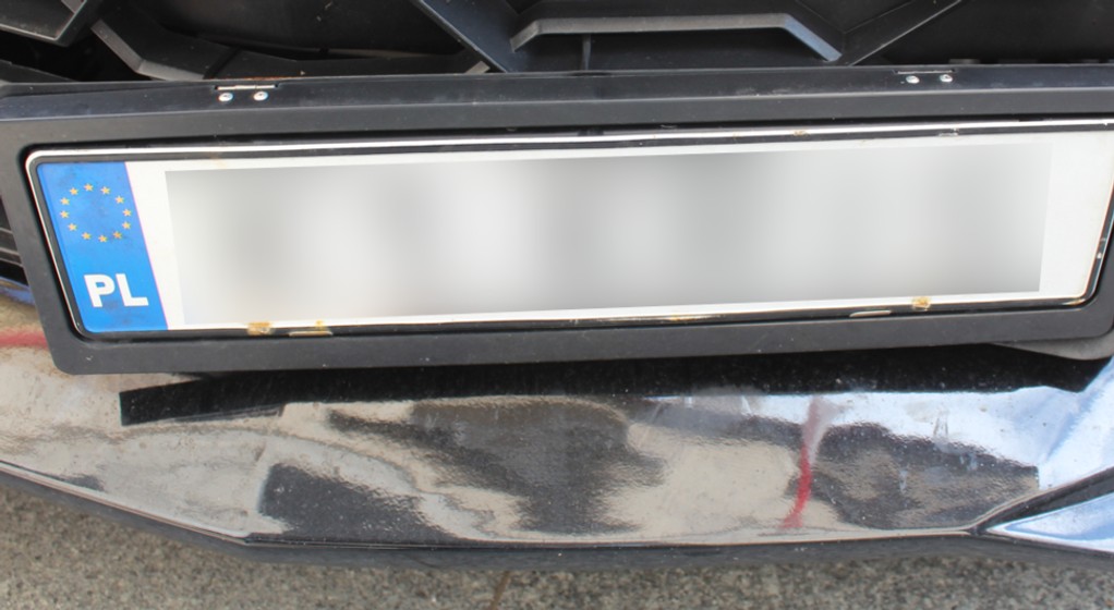 Policjanci z Bochni przez przypadek odkryli w jednym z kontrolowanych aut mechanizm do zamiany rablic rejestracyjnych