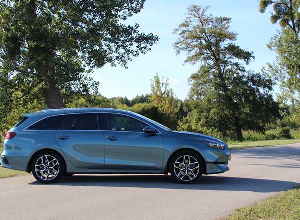 Pożegnalny test Kii Ceed kombi w wersji Tribute. Czy warto ją jeszcze kupić?