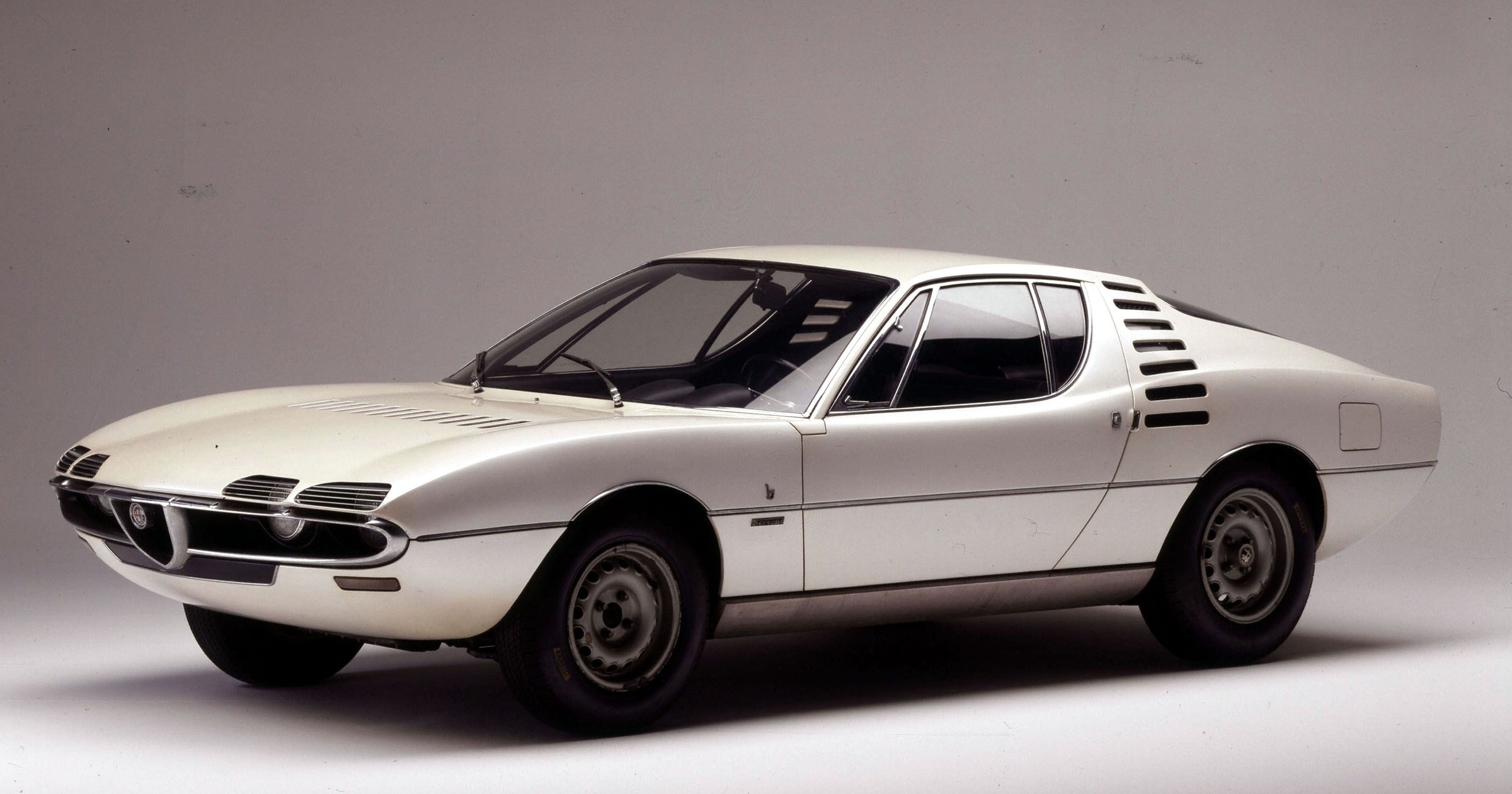 Alfa Romeo Montreal