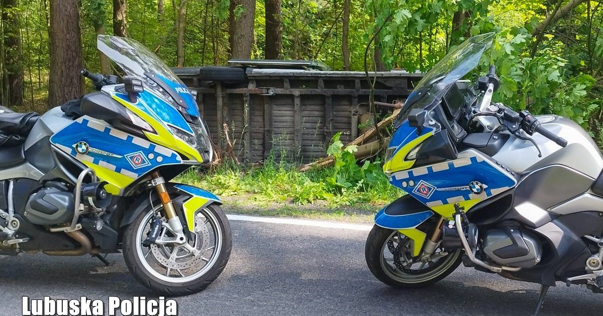 Przewrócone auto dostawcze