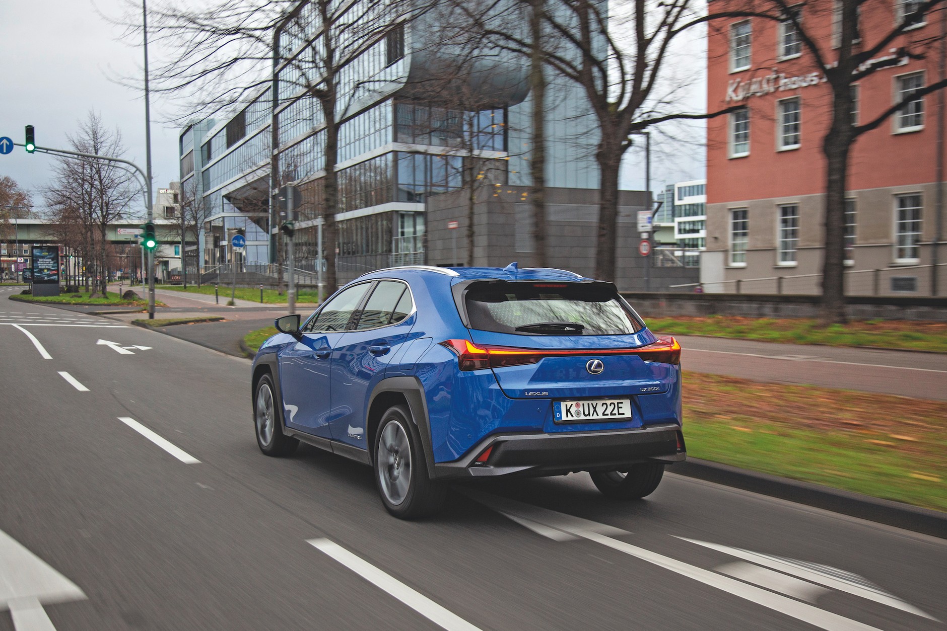 Lexus UX 300e – tak jeździ pierwszy elektryk w gamie
