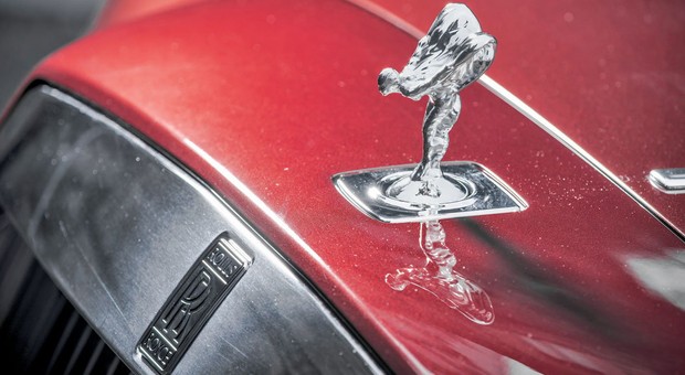 Król Suazi kupił 19 Rolls-Royce'ów swoim... żonom i matce
