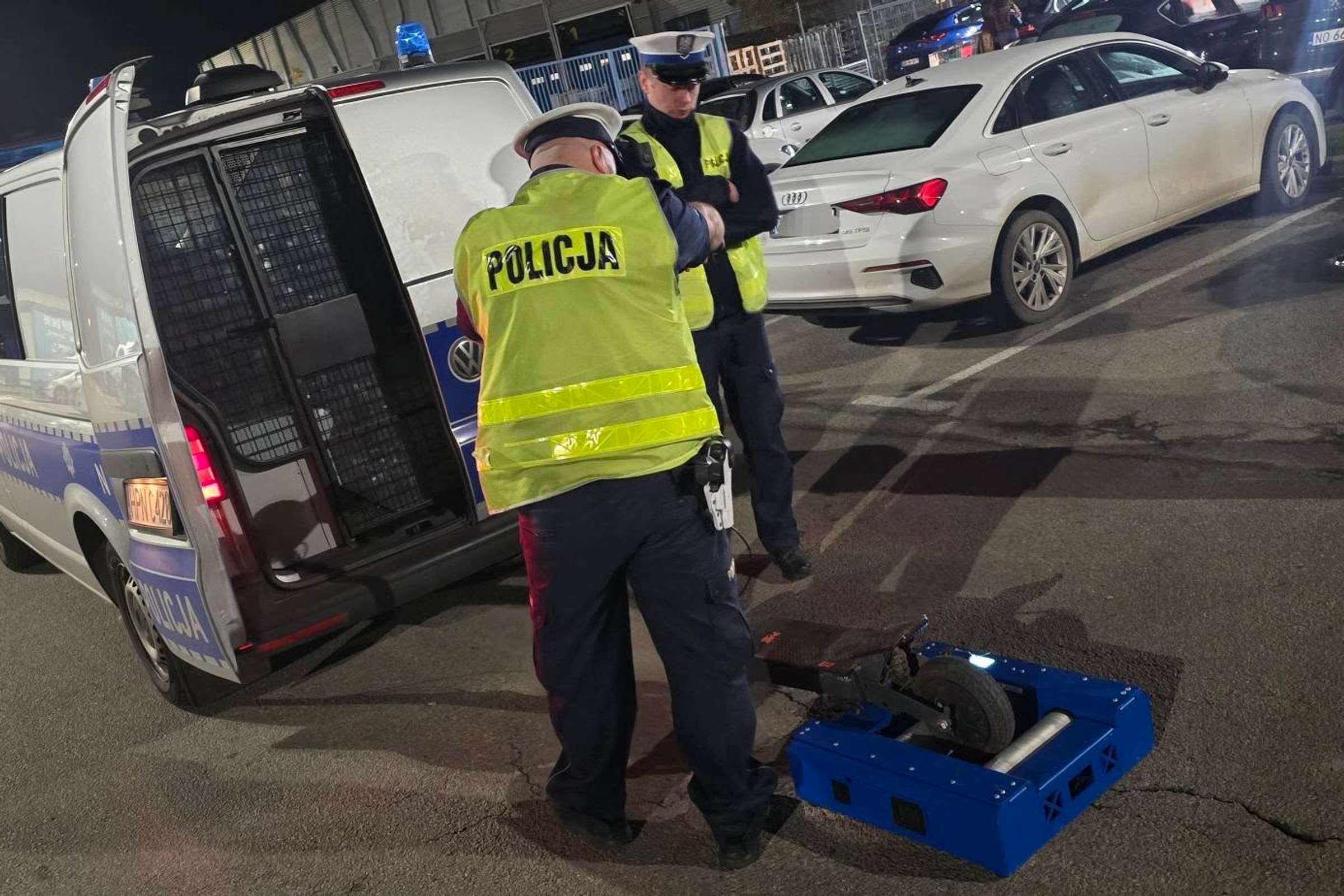 Koniec pobłażania dla szybkich hulajnóg. Policja ma mobilne hamownie. Nareszcie