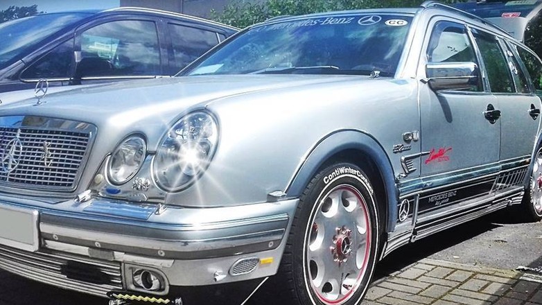 Mercedes E S210 "okularnik" - oszpecony z miłości, jest na sprzedaż