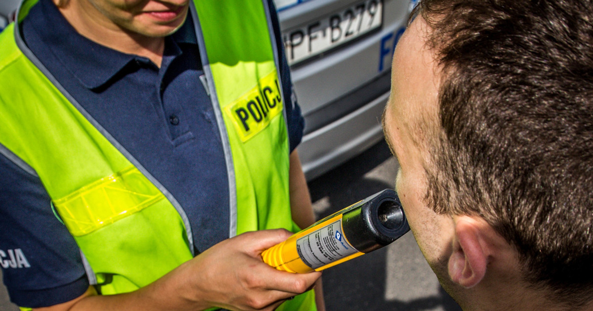Policjanci prowadzili rutynową kontrolę. Od tego kierowcy wyczuli charakterystyczną woń