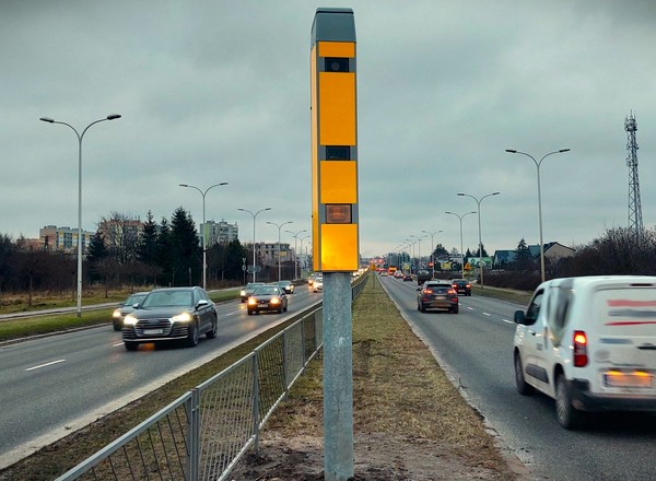 Od dziesięciu miesięcy tysiące kierowców już zostało złapanych. Fotoradar zarobił już 2 mln zł