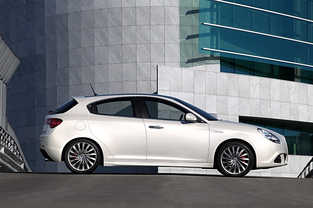 Alfa Romeo Giulietta: wnętrze i nowe zdjęcia