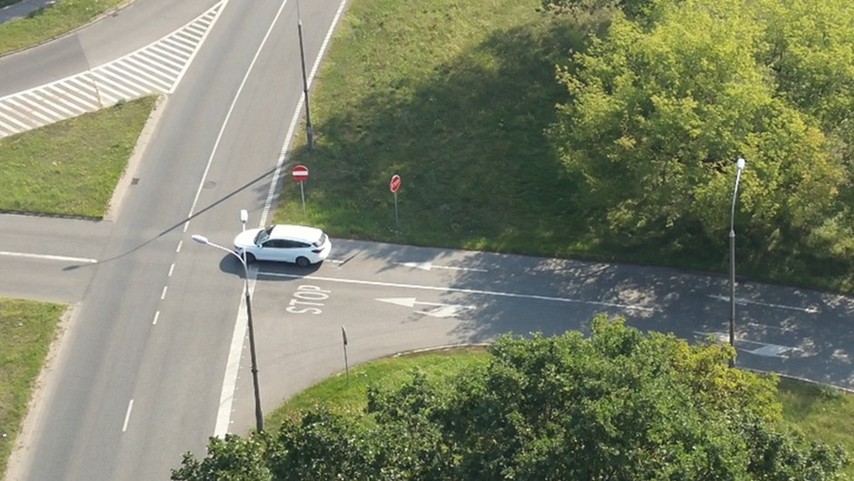 Policjanci przeprowadzili nietypową akcję. Mandatami sypali "z nieba"
