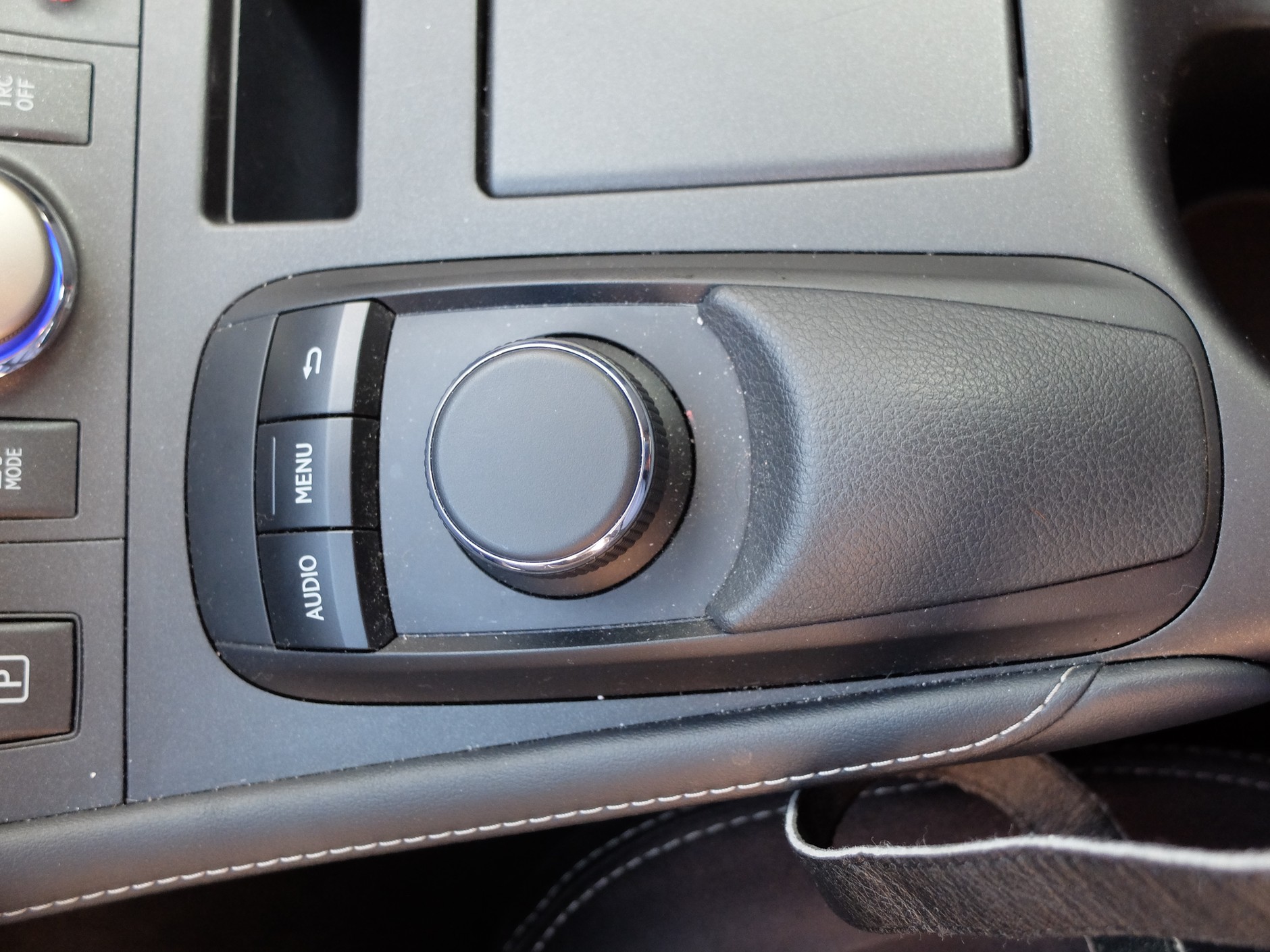 Lexus CT 200 h – coraz starrszy, i coraz tańszy