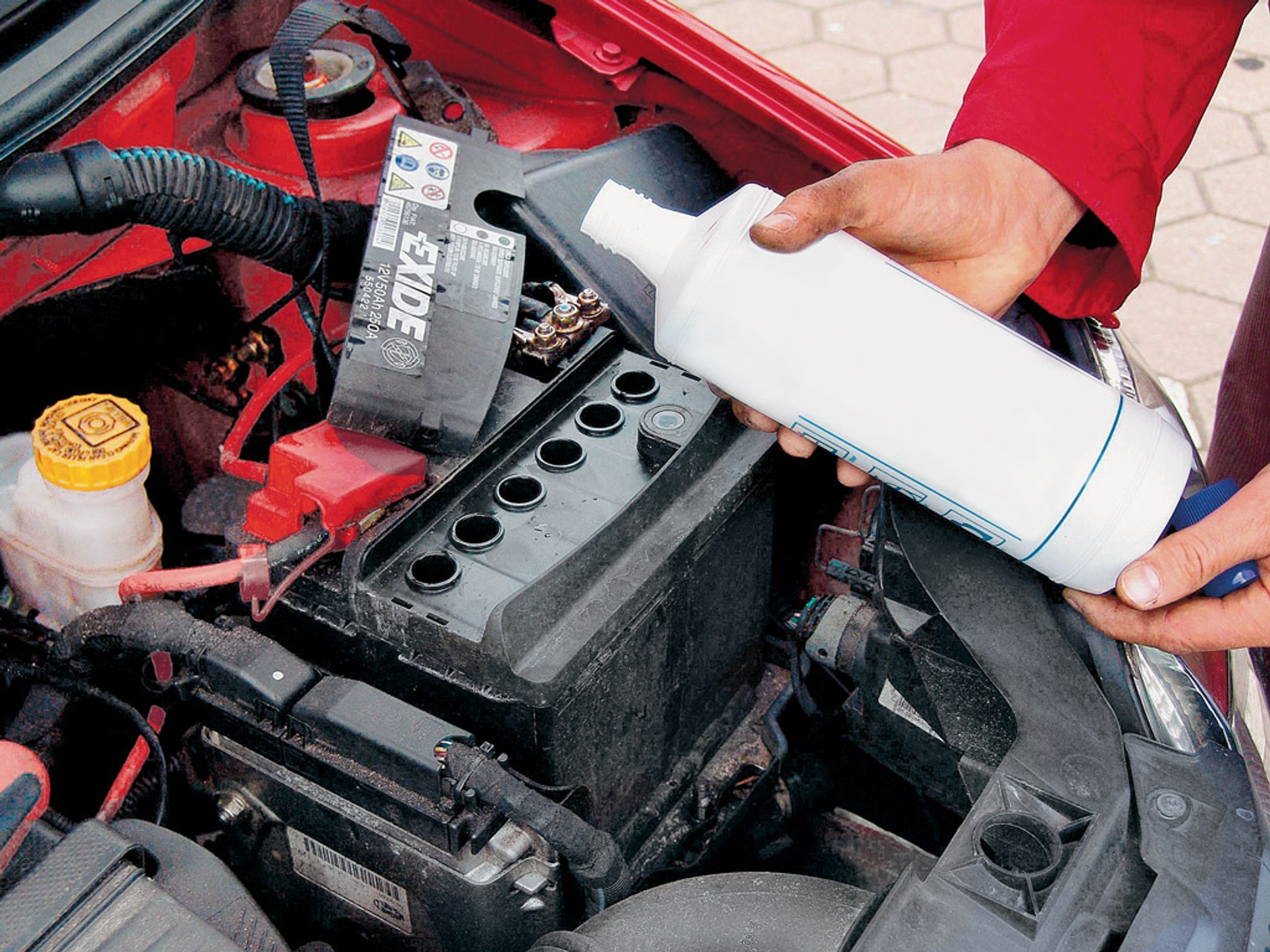 Akumulator, płyn w chłodnicy i światła: skontroluj ich stan przed zimą