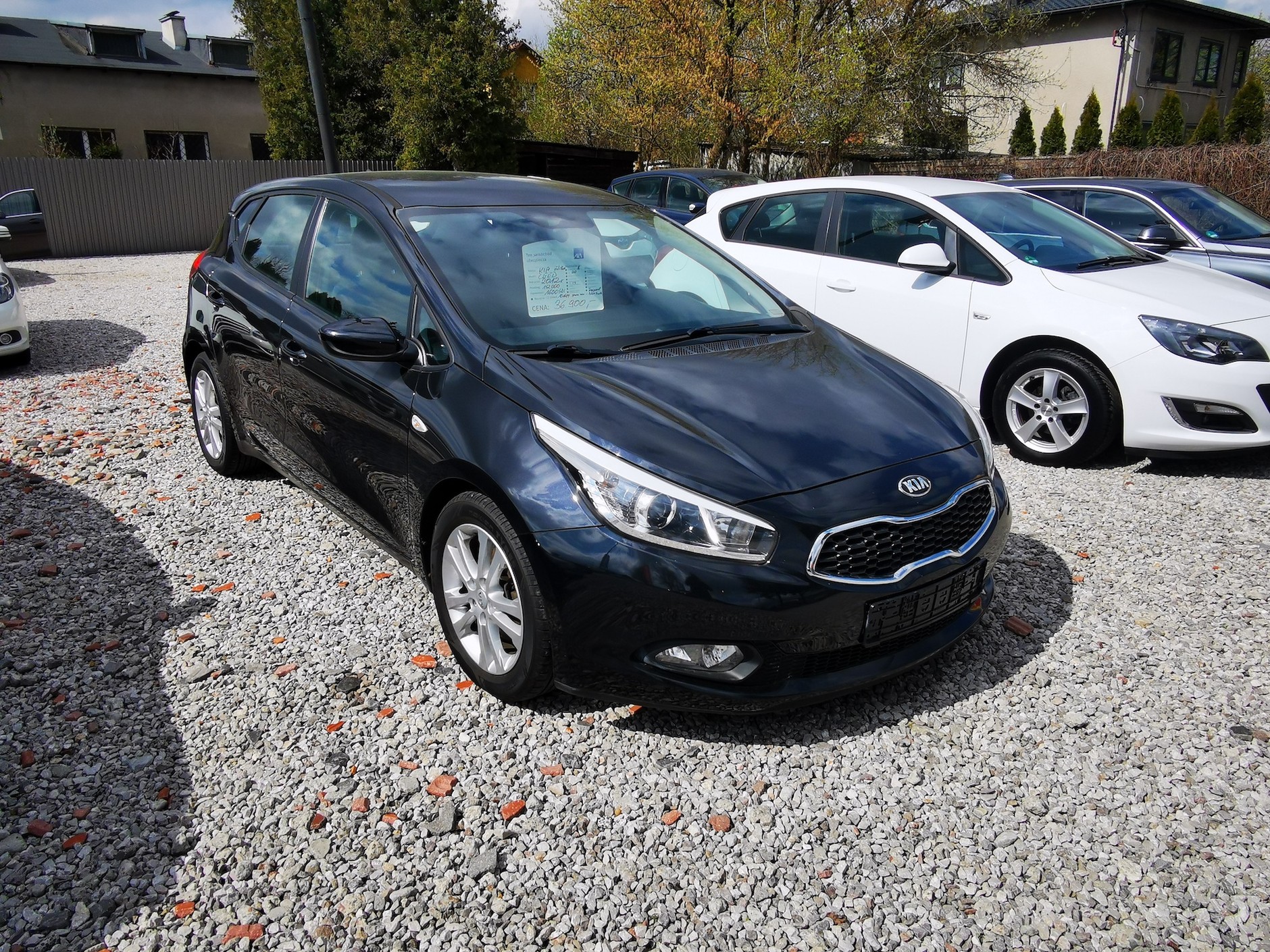10-letnia Kia ceed 1.6 GDI za 36 900 zł. Przebieg 150 tys. km. Bez komentarza