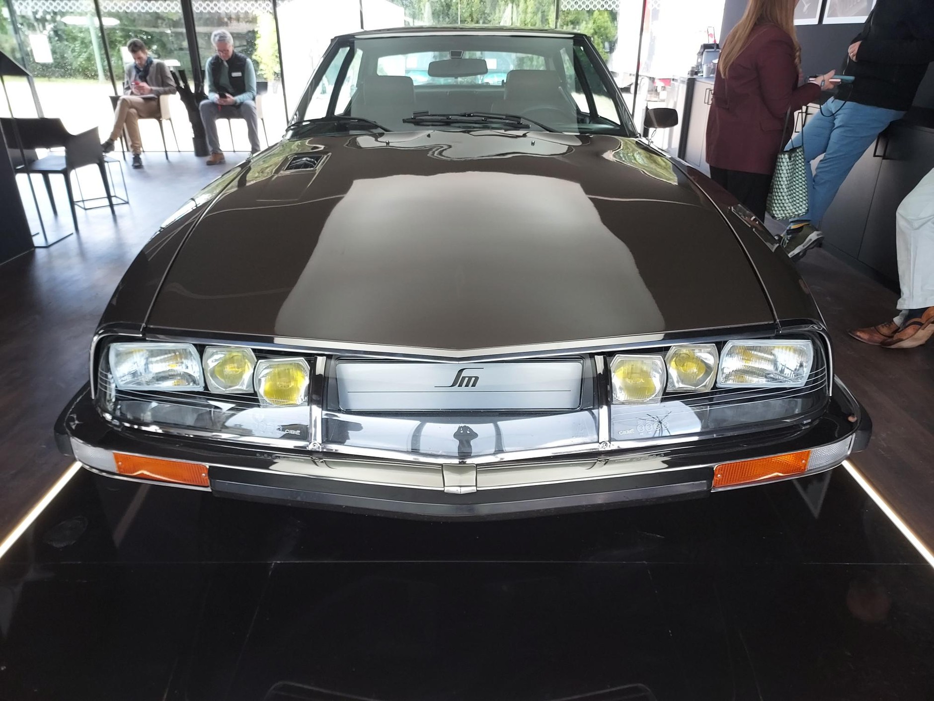 Citroen SM – reflektory i tablica rejestracyjna za szklanym ekranem